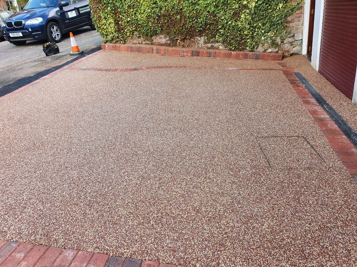 Resin driveway with brick border edge detail - Manchester